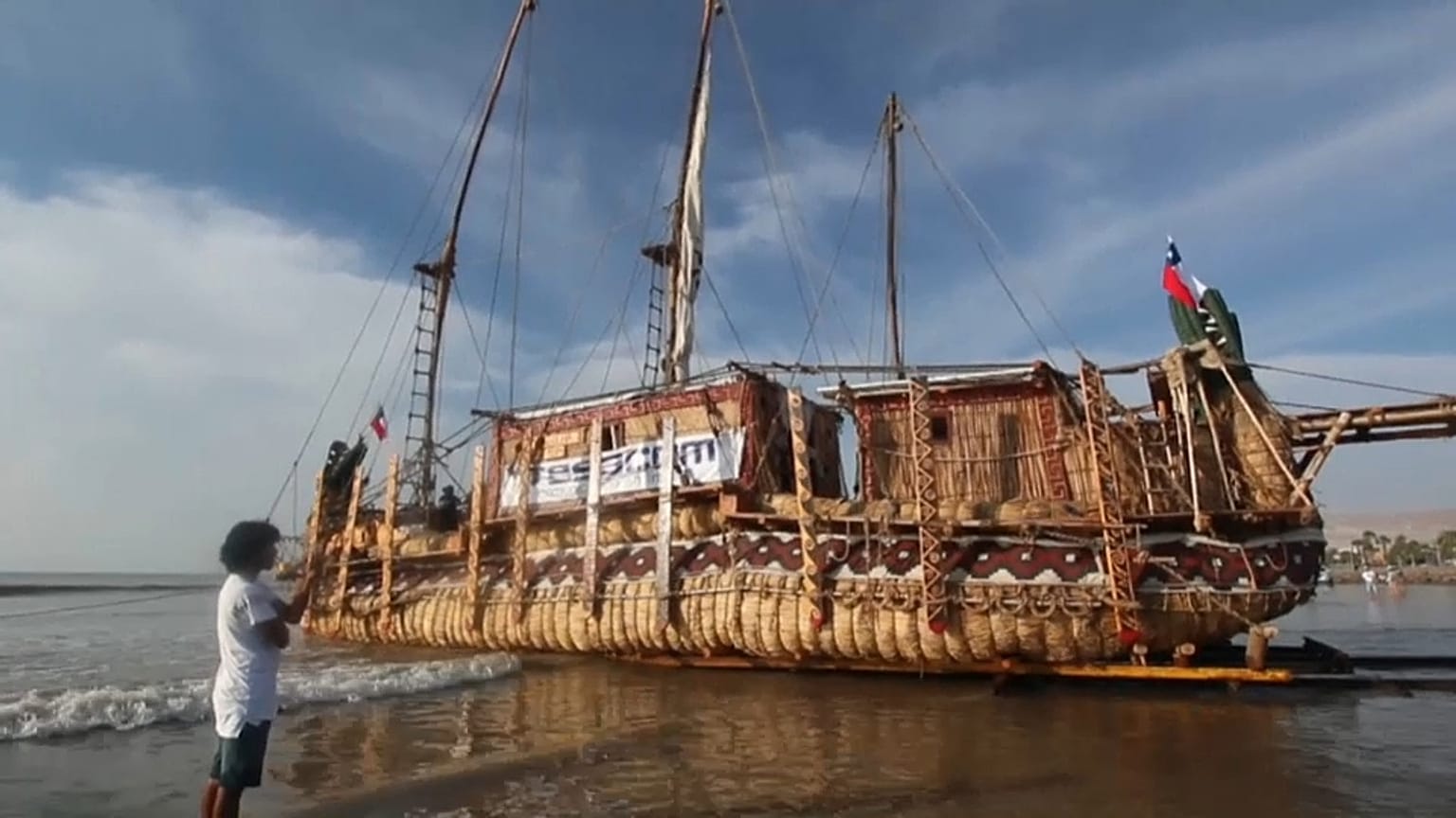 De Chile a Australia en una balsa de juncos 