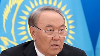 Kazakistan Devlet Başkanı Nursultan Nazarbayev 'korkak' dediği hükümeti feshetti