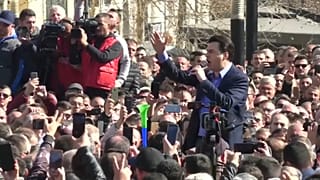 Albaneses saem à rua para exigir demissão do Governo