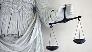 Nem erőszakolhatták meg, mert túl csúnya volt