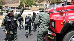 La Guardia Nacional venezolana bloquea una caravana de diputados