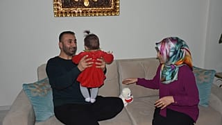 Adıyaman'da kız çocuklarına kavuşan aile