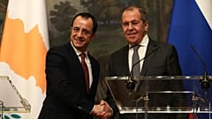 Λαβρόφ: Να συνεχιστούν οι συνομιλίες για το Κυπριακό στη βάση των ψηφισμάτων του ΟΗΕ