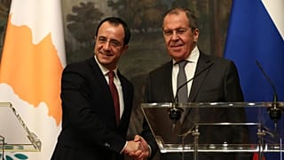 Λαβρόφ: Να συνεχιστούν οι συνομιλίες για το Κυπριακό στη βάση των ψηφισμάτων του ΟΗΕ