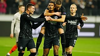 Eintracht-Spieler nach dem Tor zum 3:1 von Sebastien Haller.