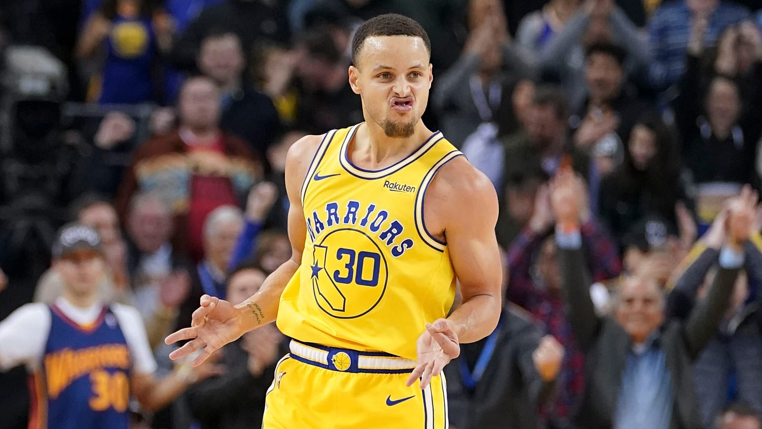 Los Warriors sufren para ganar a los Kings en la NBA