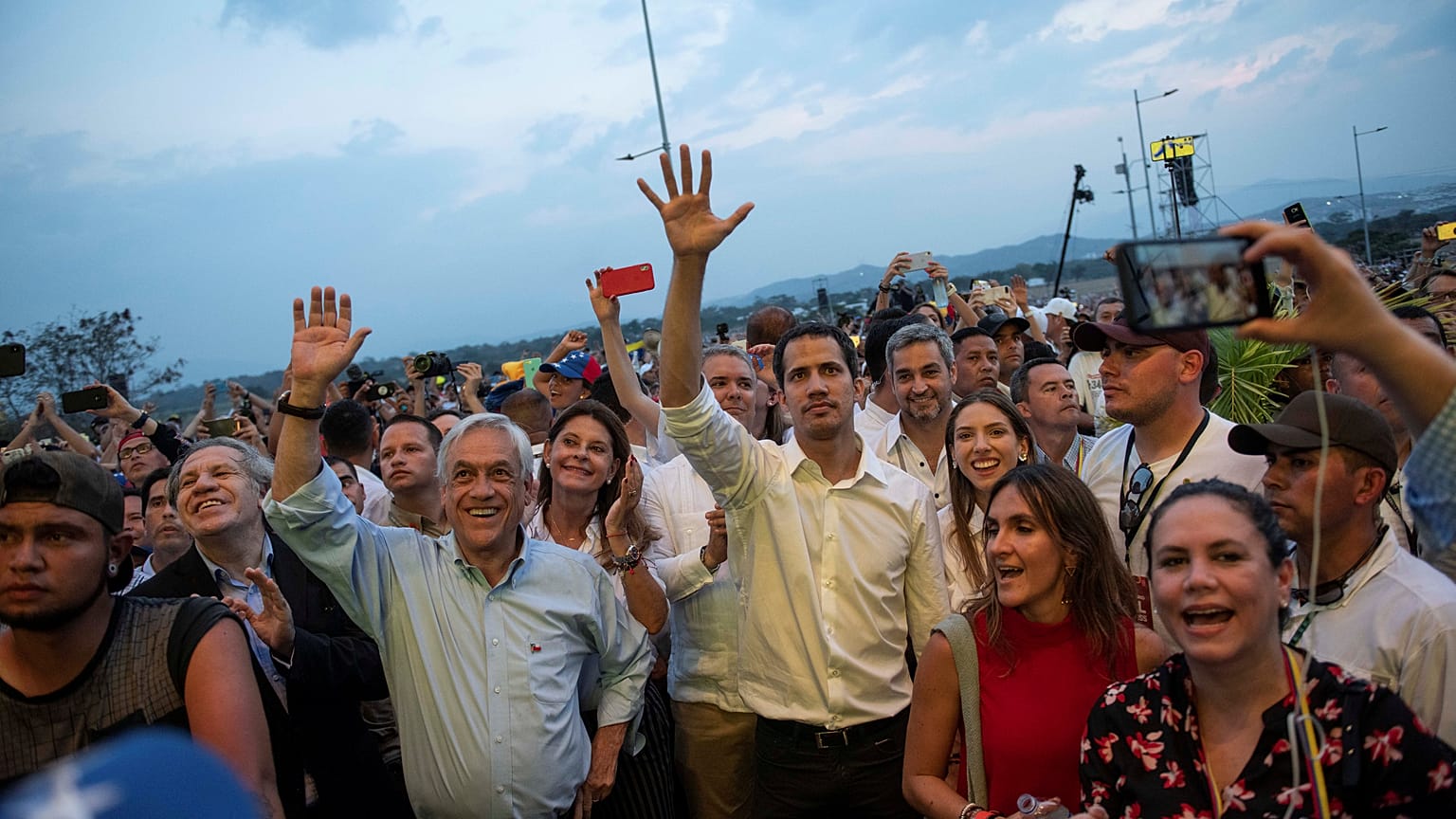 Ο Χουάν Γκουαϊδό στη συναυλία για την ανθρωπιστική βοήθεια