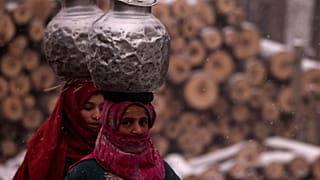 وفاة 150 هنديا على الأقل وإصابة 170 بعد شرب خمور ملوثة سامة مغشوشة