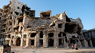 ما تبقى من ركام ما كان يوما سوق الجريد أقدم سوق في مدينة بنغازي 21-02-2019