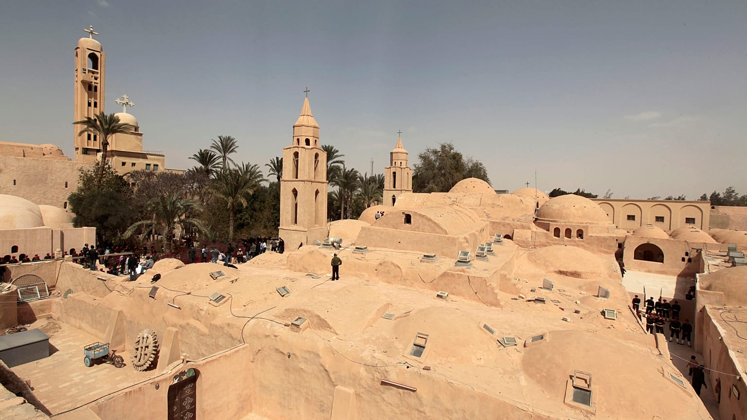 منظر عام لدير القديس الأنبا بيشوي بوادي النطرون شمال القاهرة