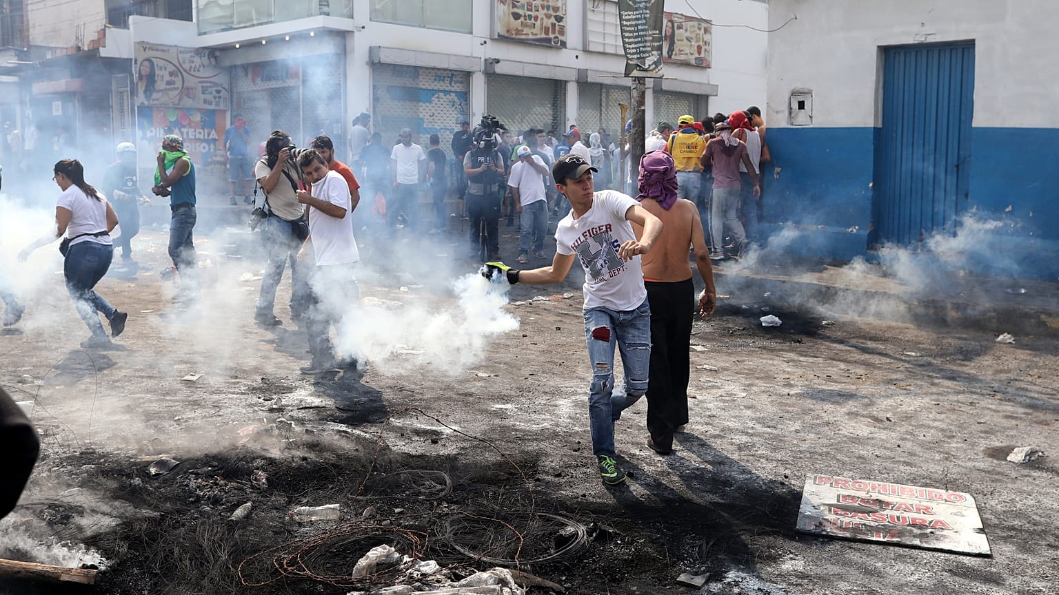 Venezuela: Kolombiya sınırında plastik mermi ve biber gazlı müdahale