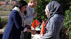 الأمير هاري وعقيلته الأميرة ميغان ماركل خلال زيارة لمنطقة جبال أطلس بالمغرب