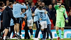 لاعبو مانشستر سيتي يحتفلون بالنصر