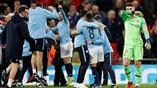 لاعبو مانشستر سيتي يحتفلون بالنصر