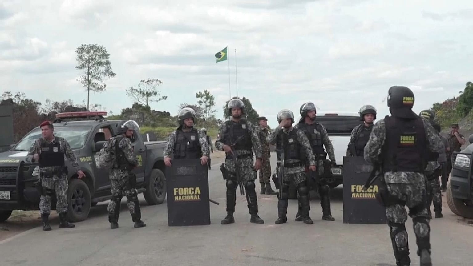 Kolombiya-Venezuela sınırında yoğun çatışmalara sahne olan iki uluslararası köprüde gerginlik düştü