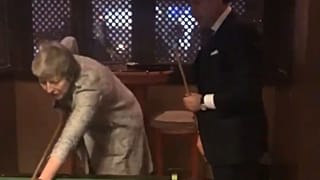 VIDEO Conte-May, sfida a biliardo prima del faccia a faccia