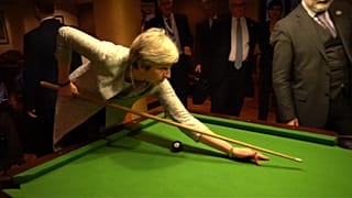 Conte ensina May a jogar snooker