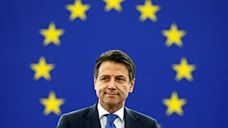 Giuseppe Conte initie Theresa May au billard