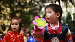 Vietnamlı çocukların Kuzey Kore lideri Kim'i karşılama telaşı