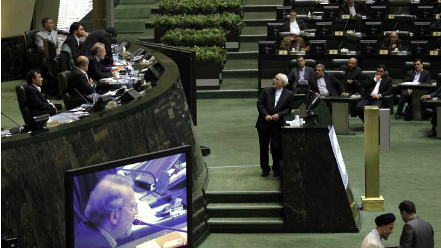 نامه نمایندگان به روحانی برای رد استعفای ظریف
