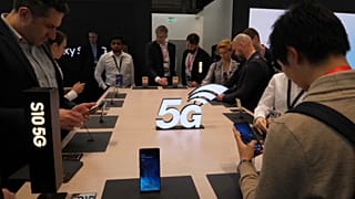 سباق خدمات الجيل الخامس 5G في معرض برشلونة العالمي للهواتف النقالة 