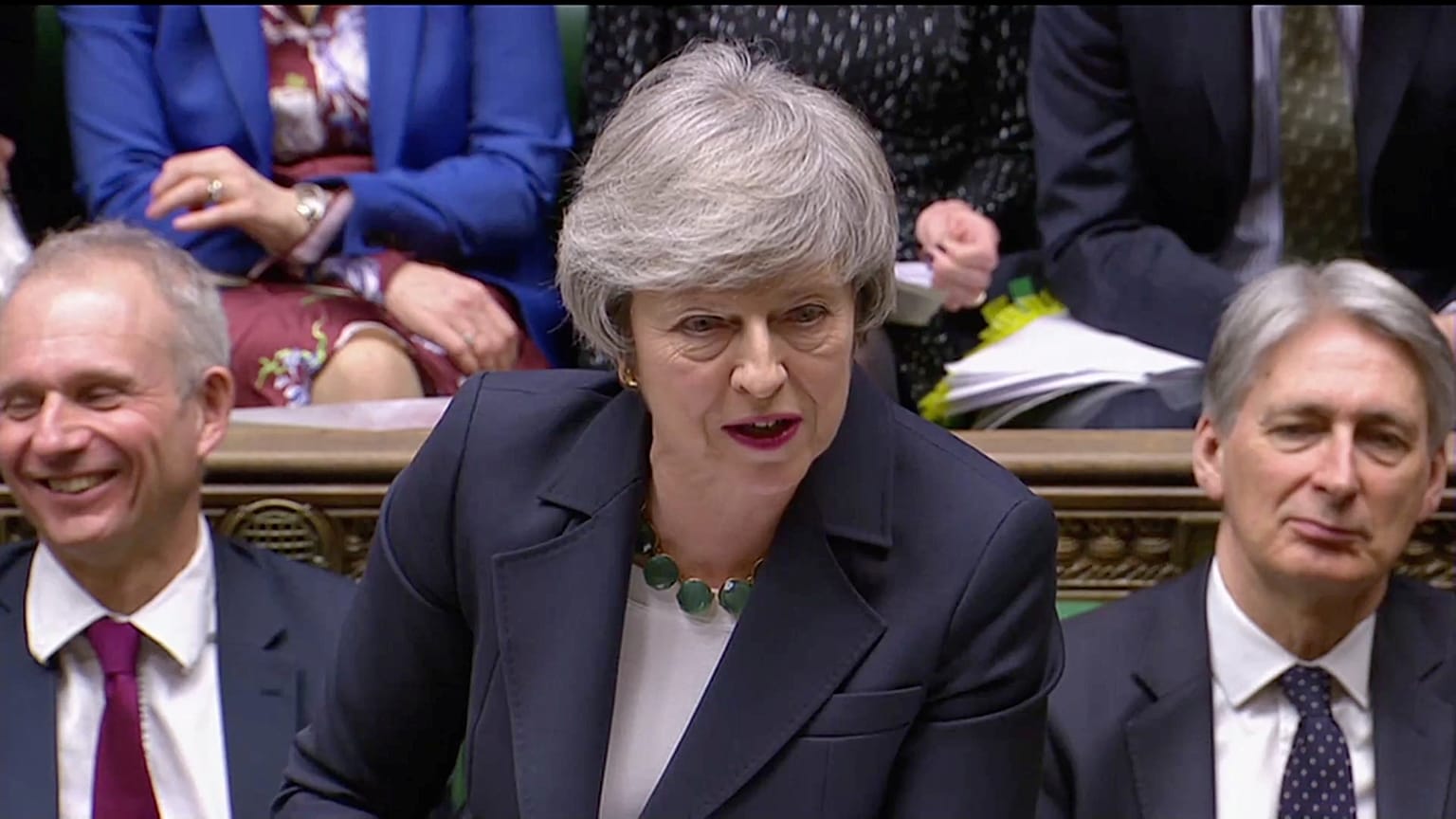 Μέι: Brexit χωρίς συμφωνία ή αναβολή