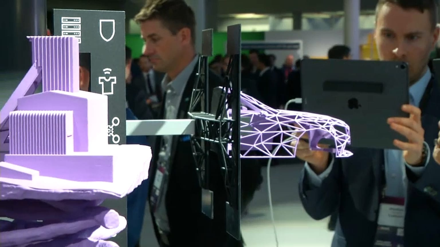 Los móviles plegables acaparan el protagonismo en el MWC 