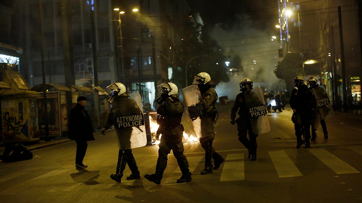 Επεισόδια σε πορεία για τον θάνατο μετανάστη στο Α.Τ Ομονοίας