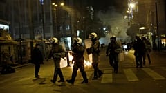Επεισόδια σε πορεία για τον θάνατο μετανάστη στο Α.Τ Ομονοίας