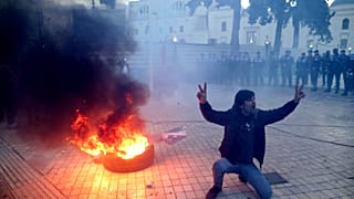 Αλβανία: Διαδηλωτές πολιορκούν τη Βουλή