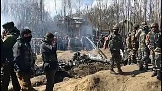 Pakisztán lelőtt két indiai harci repülőgépet, India lezárta több repterét