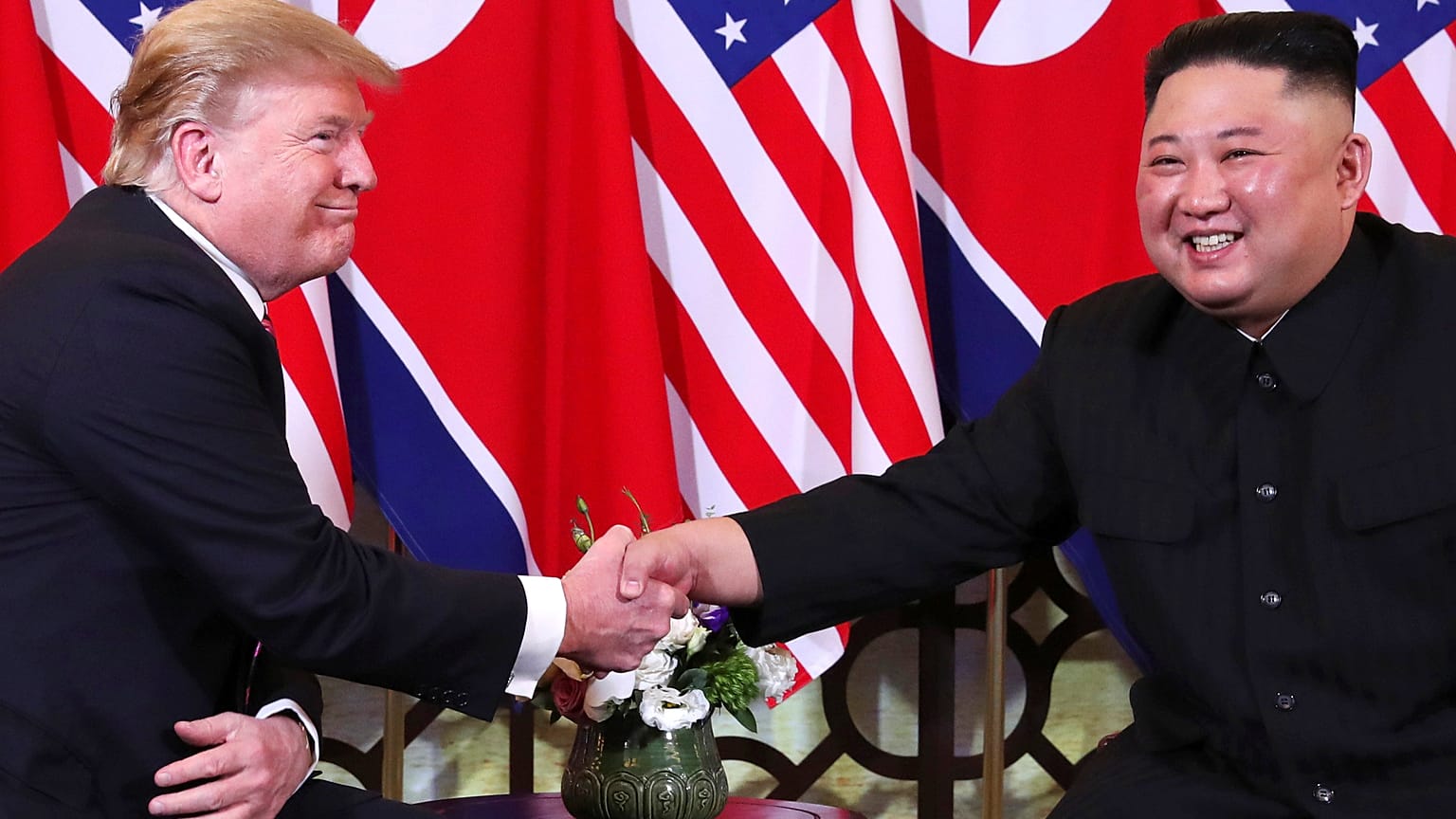 Trump-Kim Jong-un: stretta di mano ad Hanoi, via al secondo vertice