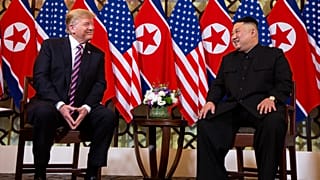 Trump y Kim Jong-un se reúnen en una cumbre histórica en Vietnam
