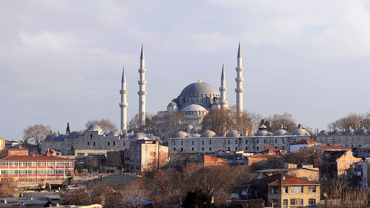Süleymaniye'de çevre yenilemesi: Tarihi eserler yıkılıp yeniden yapılabilir mi?