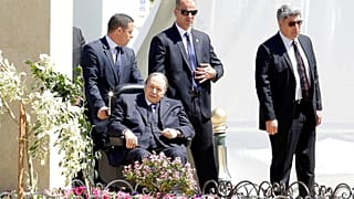Ξανά υποψήφιος ο Αμπντελαζίζ Μπουτεφλίκα