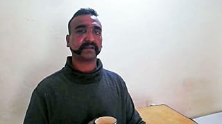 هند خواستار بازگشت فوری خلبان اسیر این کشور در پاکستان شد