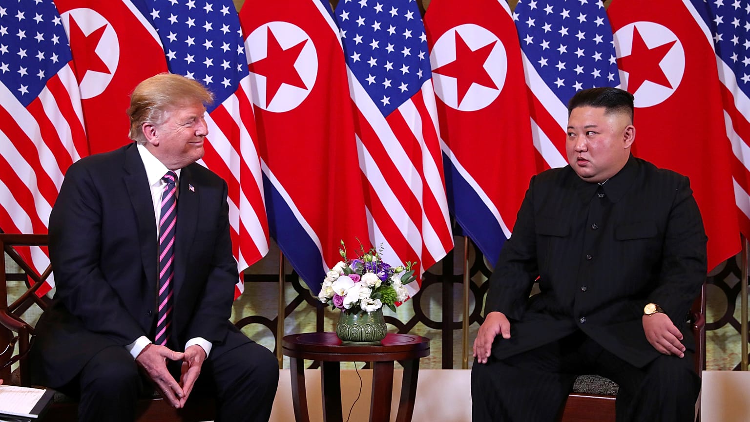 Trump'a soru yönelten 3 gazeteci program dışına çıkarıldı