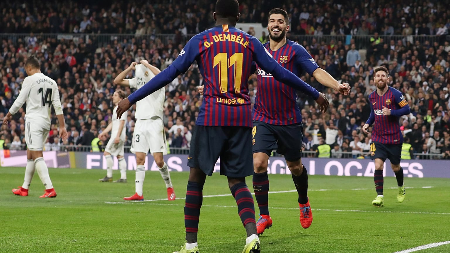 Suarez celebra golo com Dembele