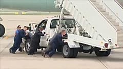 Csak testőrei segítségével sikerült elhagynia Vietnámot Trumpnak
