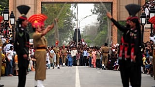 Hindistan-Pakistan sınırı nöbet değişim