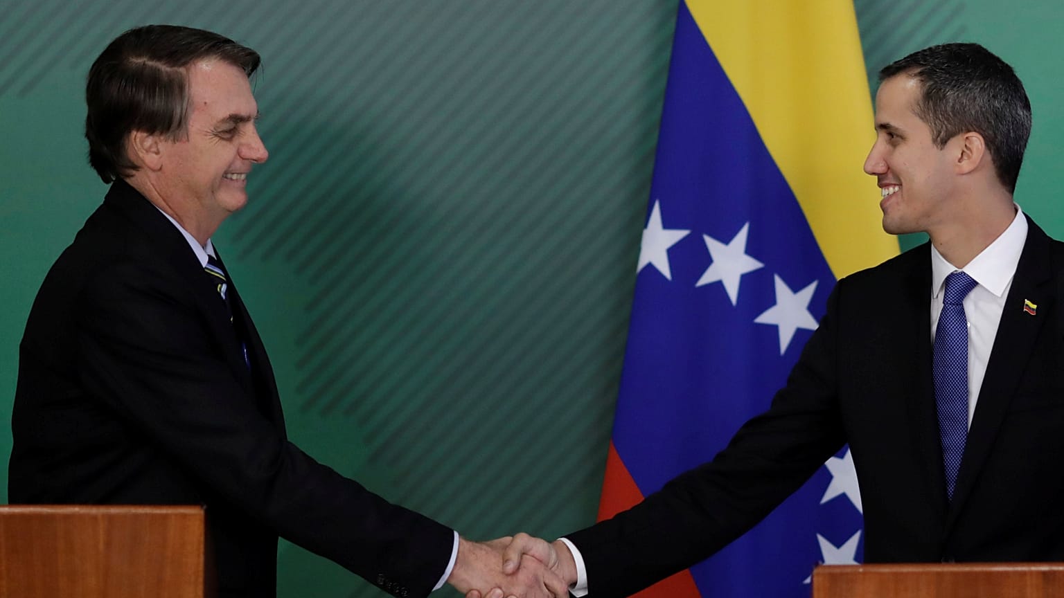 Bolsonaro'dan tam destek alan Guaido: Tehditlere rağmen ülkeme döneceğim
