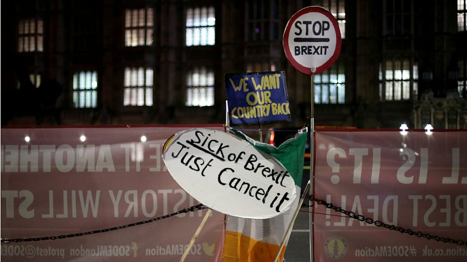 Menekülőutat keresnek a britek