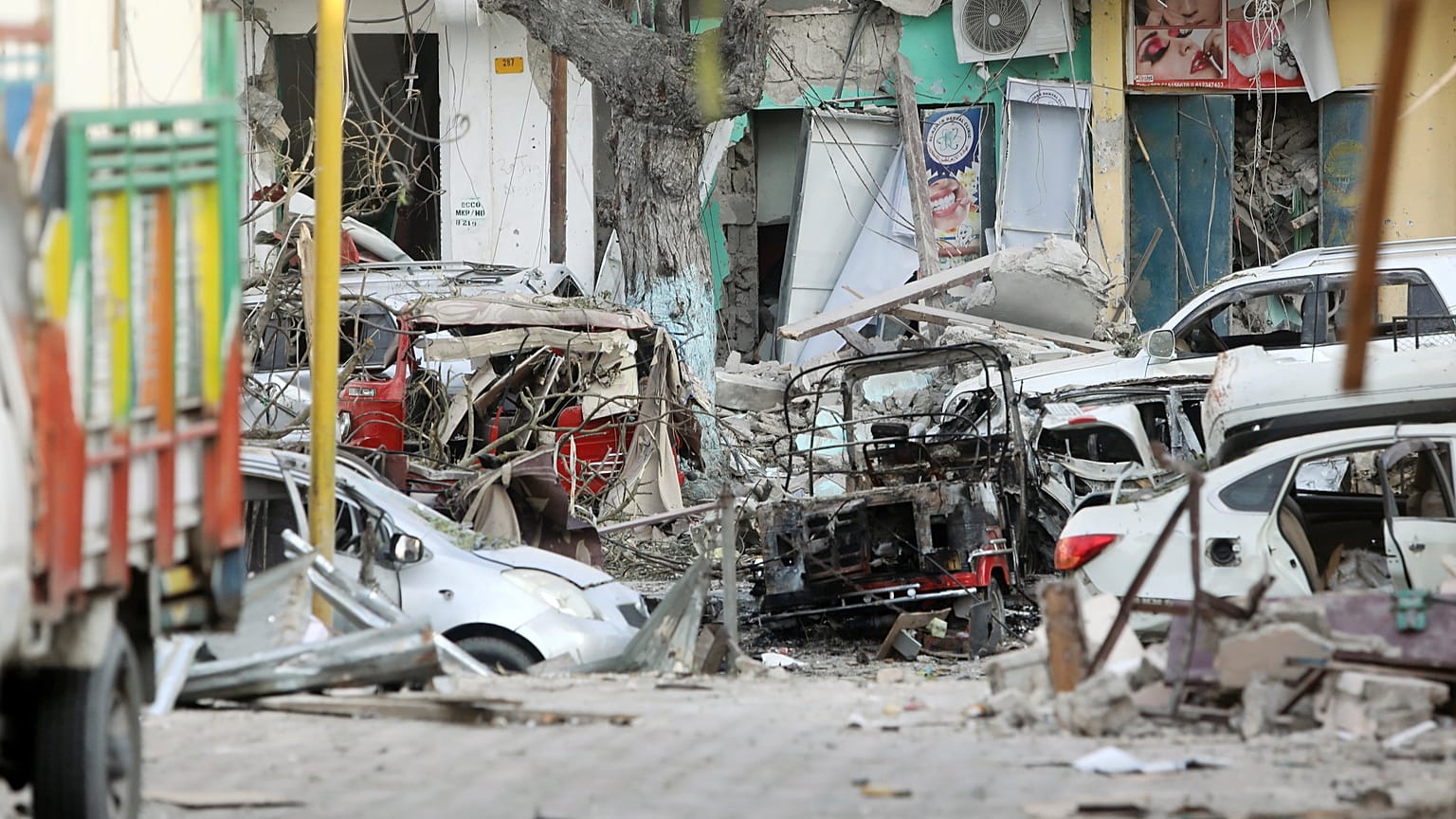 Somali'de 30'a yakın kişinin öldüğü saldırı sonrasında sıcak çatışma