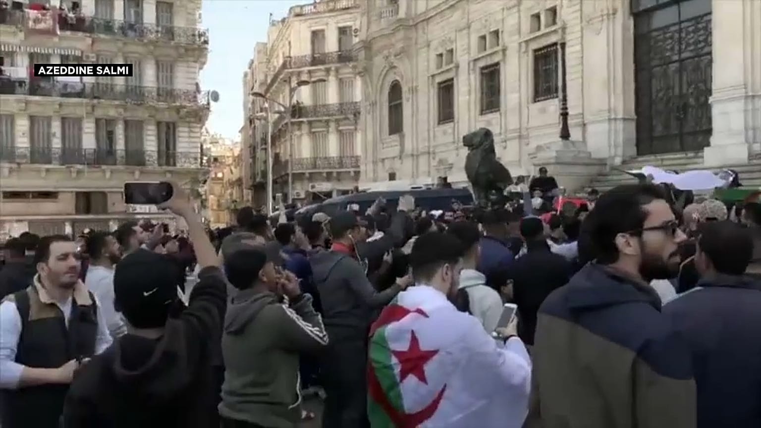 متظاهرون في العاصمة الجزائر