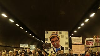Három hónapja tüntetnek a szerb elnök ellen