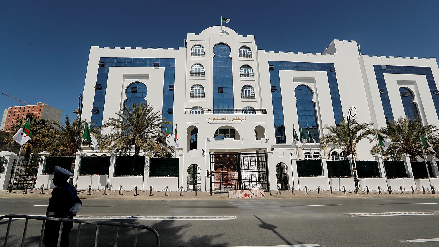 Bouteflika promet une présidentielle anticipée où il ne sera pas candidat (TV algérienne)