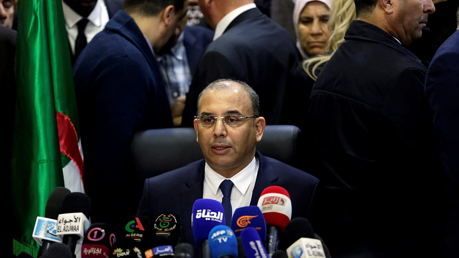 عبد الغني زعلان يتحدث بعد تقديمه لأوراق ترشح بوتفليقة