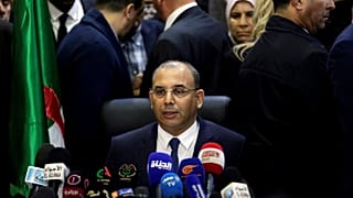 عبد الغني زعلان يتحدث بعد تقديمه لأوراق ترشح بوتفليقة