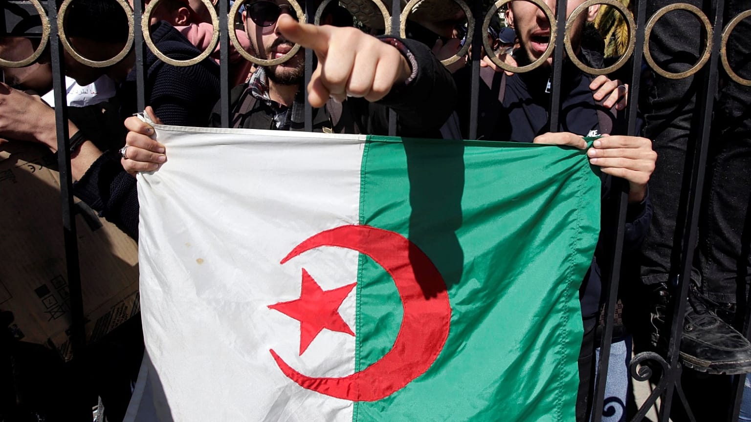طلاب يحتجون على ترشيح عبد العزيز بوتفليقة لولاية خامسة