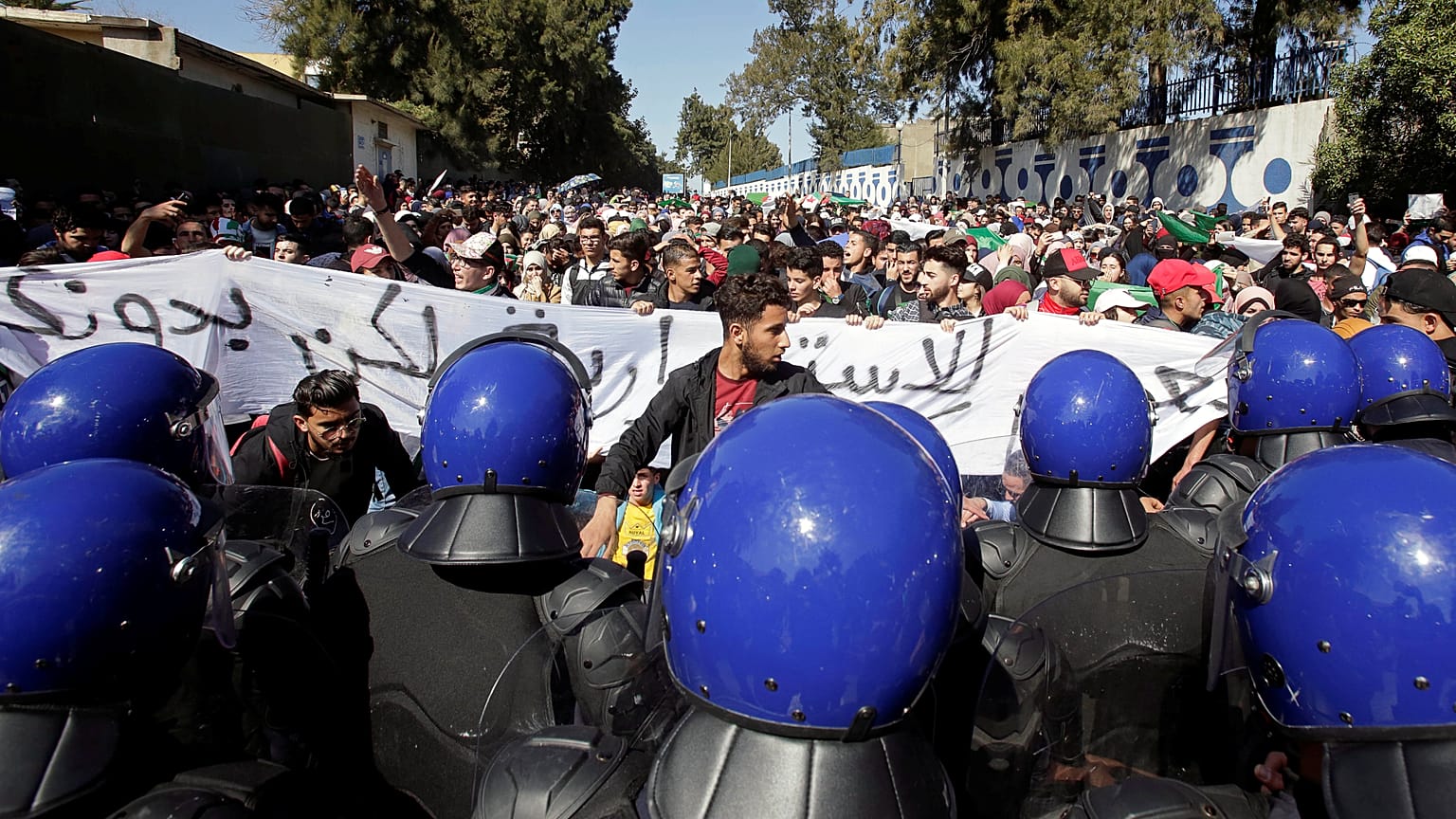 Bouteflika promet d'abréger son mandat s'il est réélu, le message ne passe pas